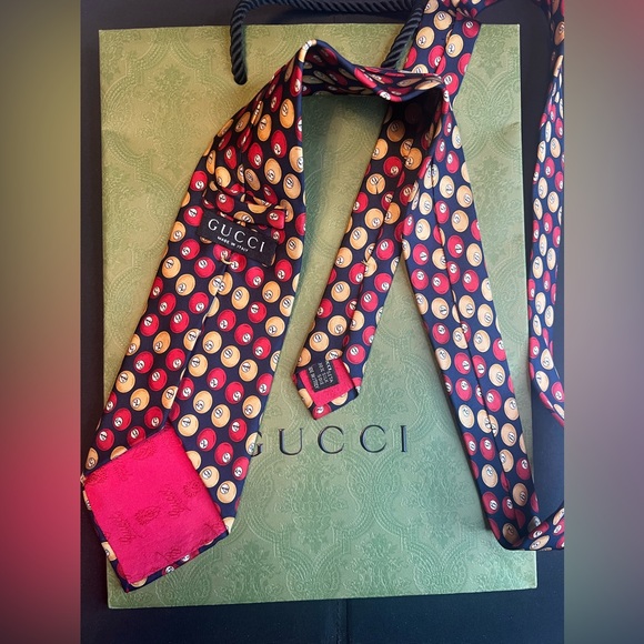 Authentic Gucci tie - Picture 6 of 7